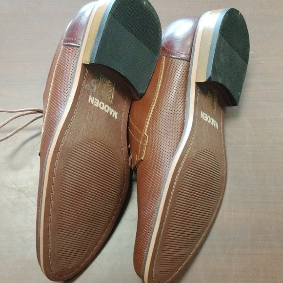 Steve Madden Brown Oxfords with Classic Design