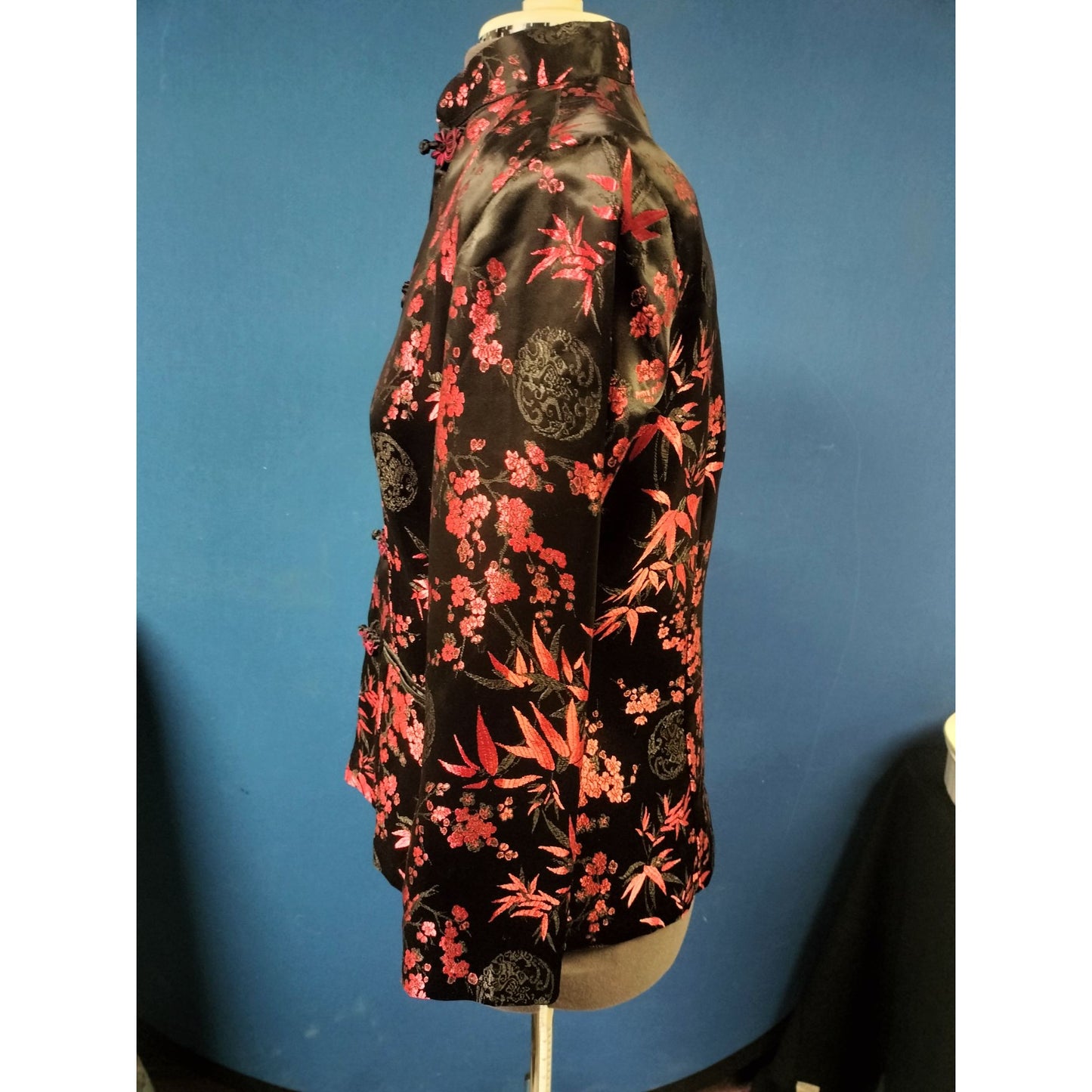 Vintage Asian-Inspired Black & Red Floral Satin Jacket With Frog Closures & Pockets Womens M