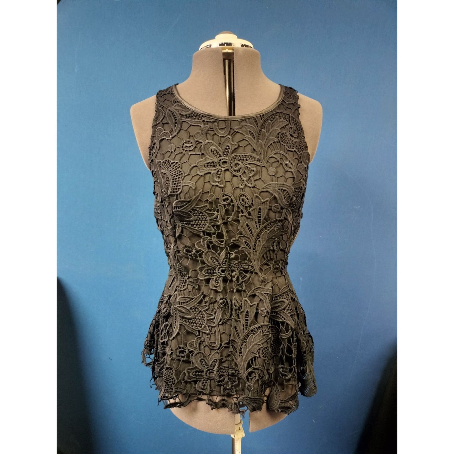 Adrianna Papell Black Lace Peplum Sleeveless Top With Floral Design & Back Cutout Detail - Size S