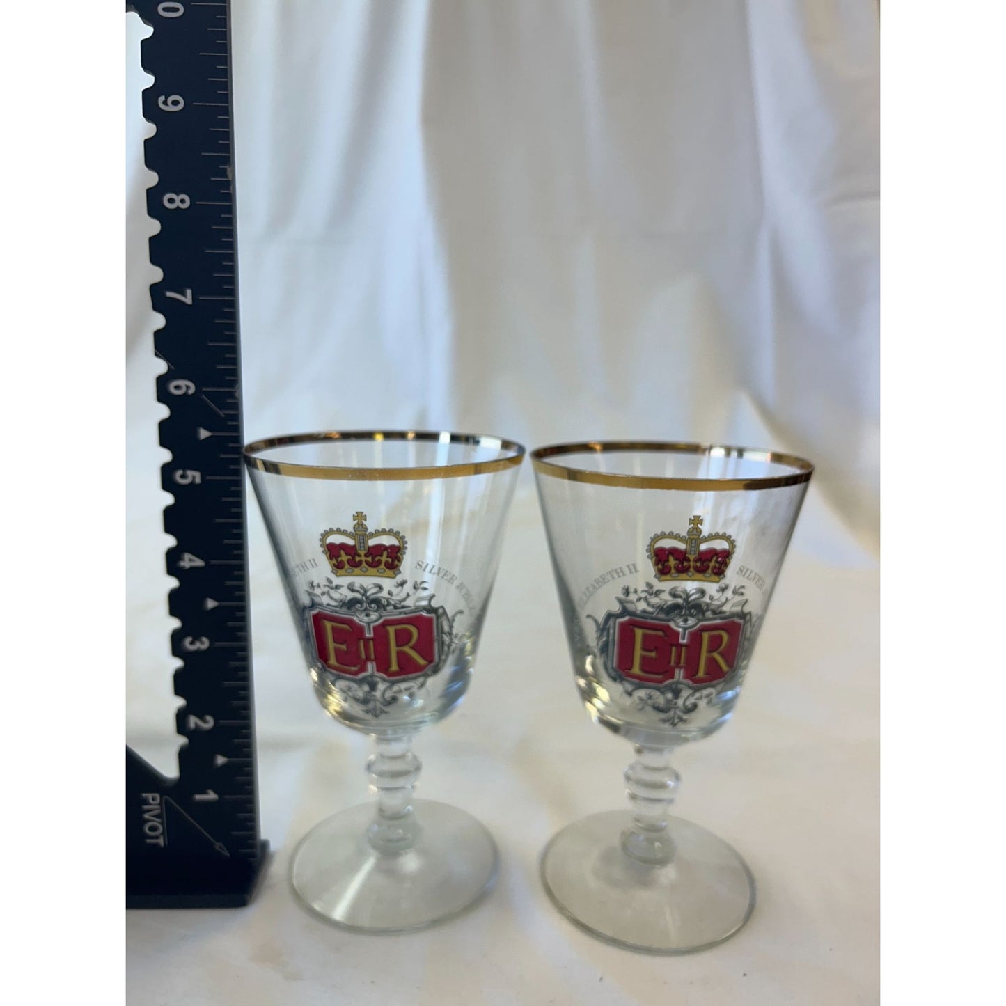 Queen Elizabeth II Silver Jubilee Commemorative Wine Glasses Set Of 2 Gold Rim 5.5"