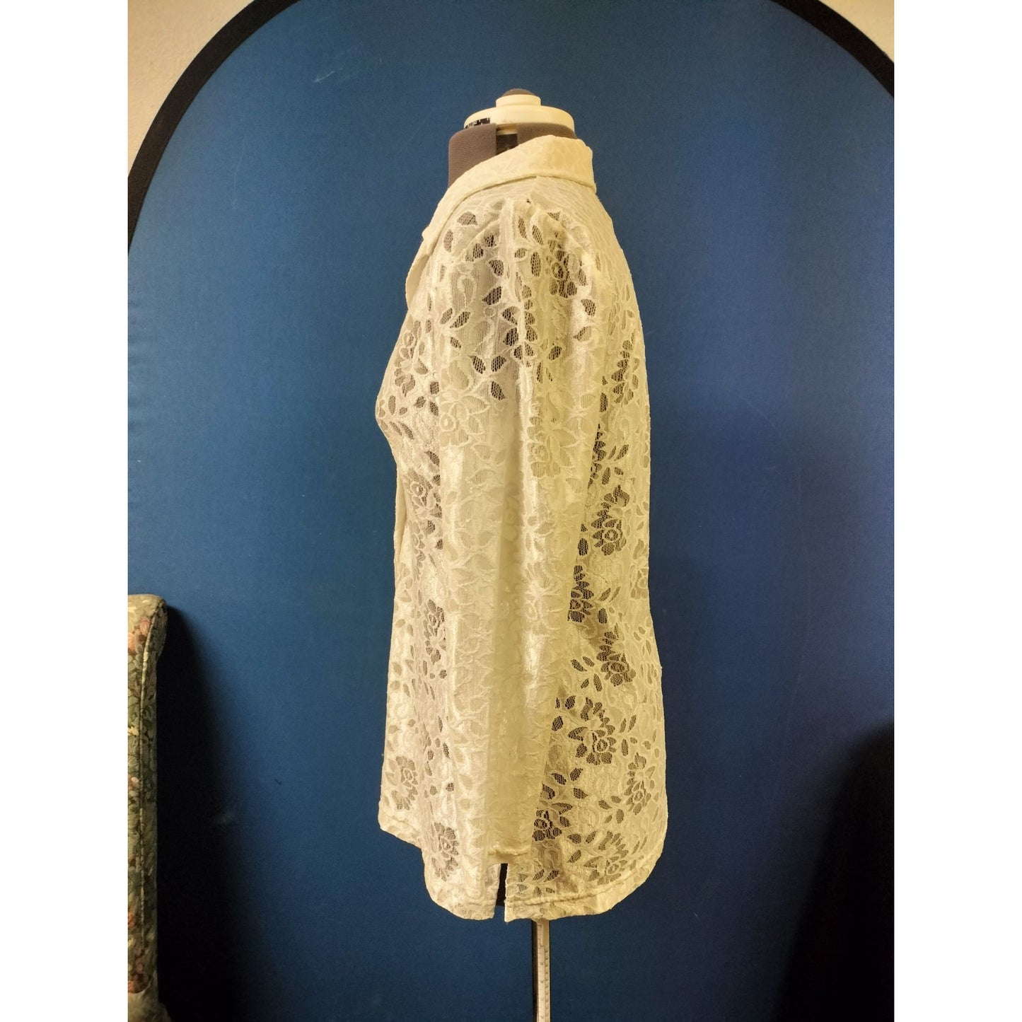 Shasha Collection Womens White Lace Button-Up Long Sleeve Blouse With Floral Sheer Design