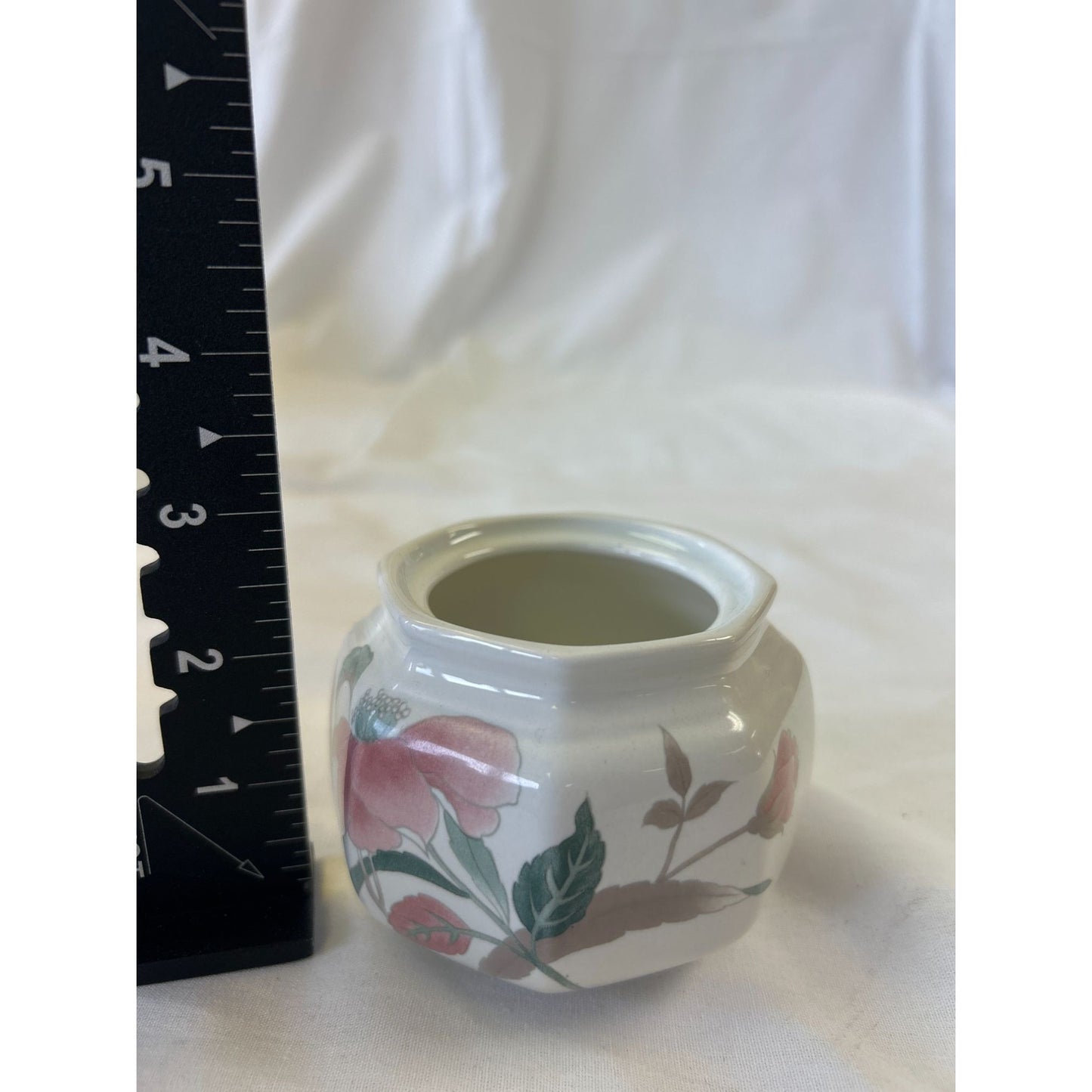 Floral Ceramic Mini Vase With Pink Flowers & Green Leaves Design