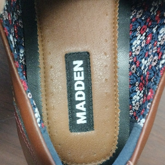 Steve Madden Brown Oxfords with Classic Design