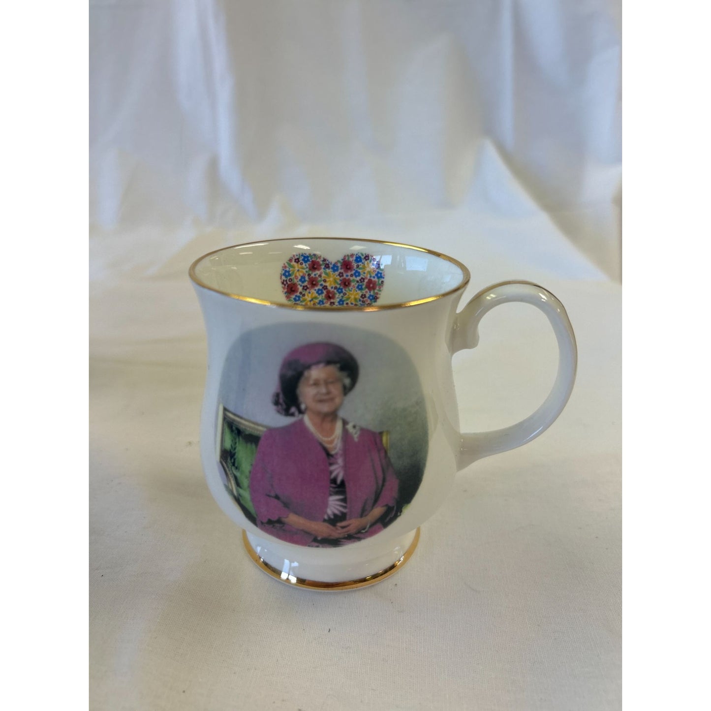 Queen Elizabeth/Queen Mother Commemorative Birthday Ceramic Mug With Gold Rim & Floral Bow Accent