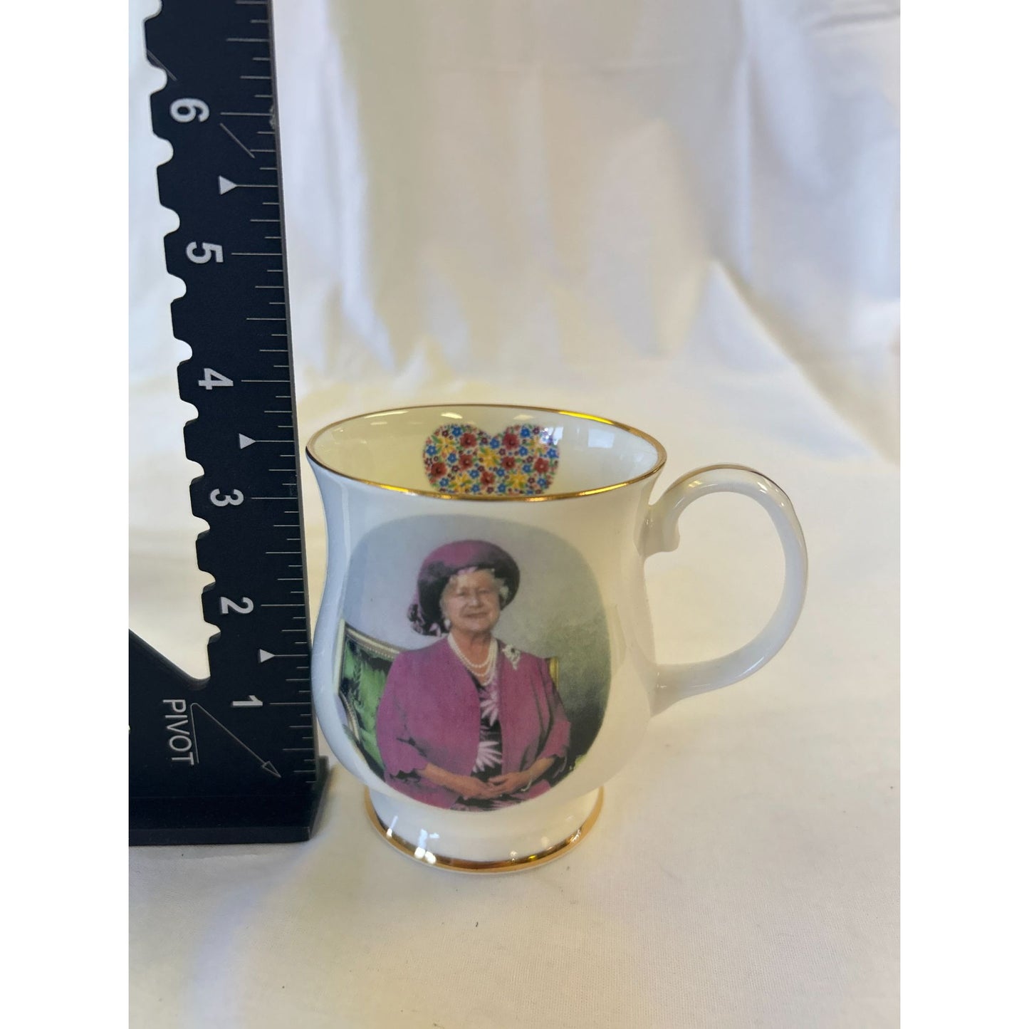 Queen Elizabeth/Queen Mother Commemorative Birthday Ceramic Mug With Gold Rim & Floral Bow Accent