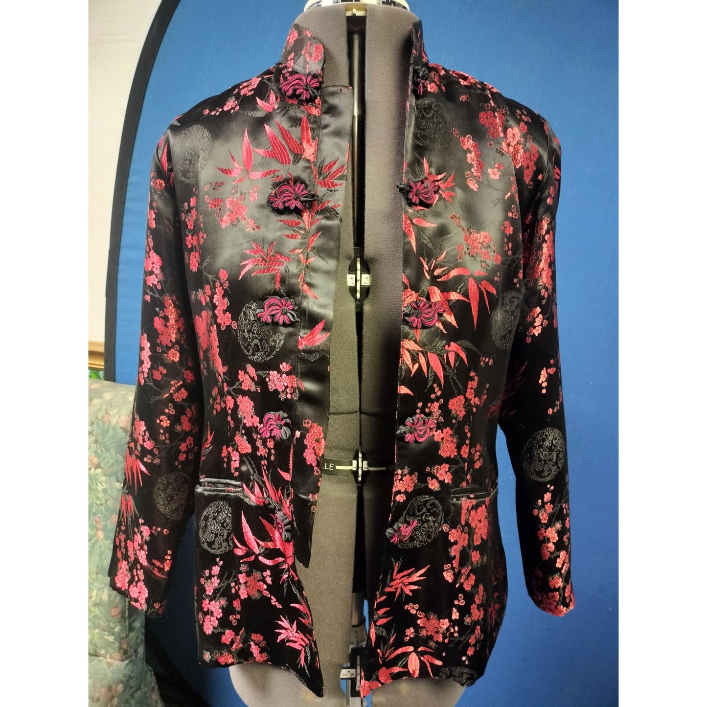 Vintage Asian-Inspired Black & Red Floral Satin Jacket With Frog Closures & Pockets Womens M