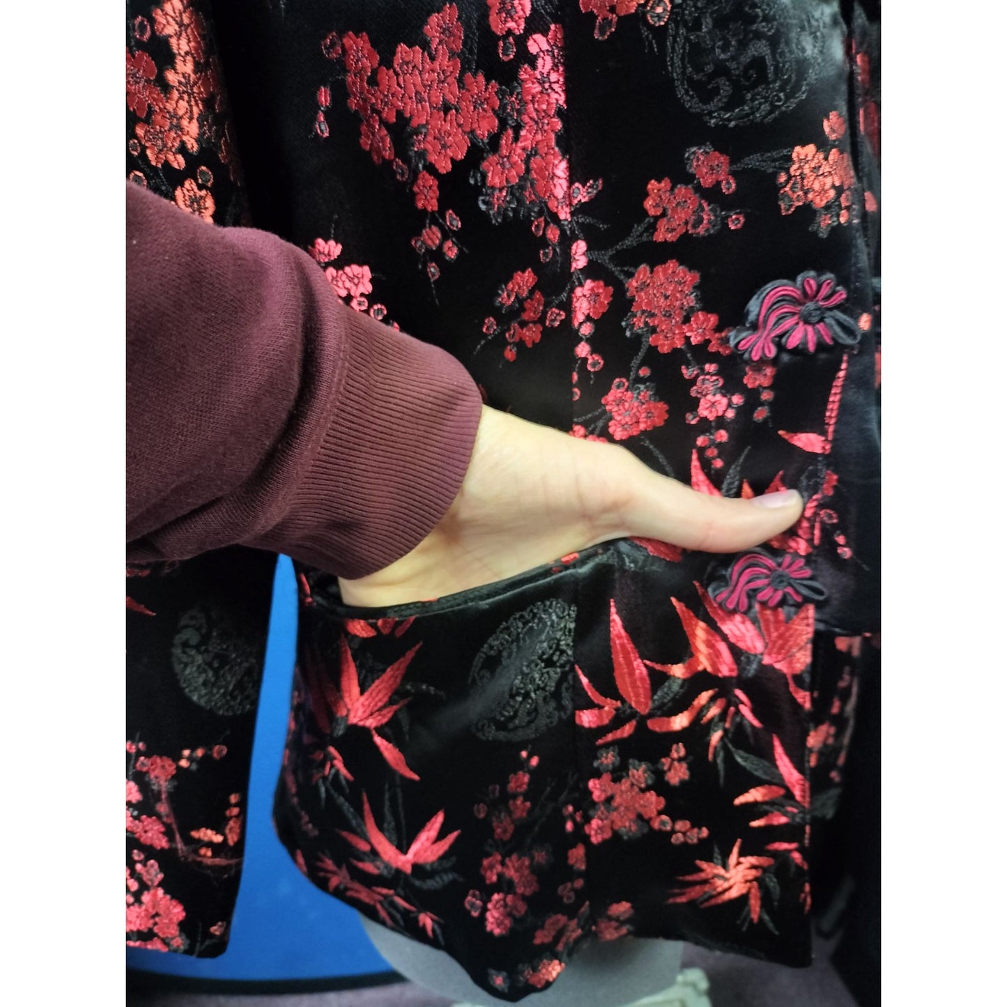 Vintage Asian-Inspired Black & Red Floral Satin Jacket With Frog Closures & Pockets Womens M