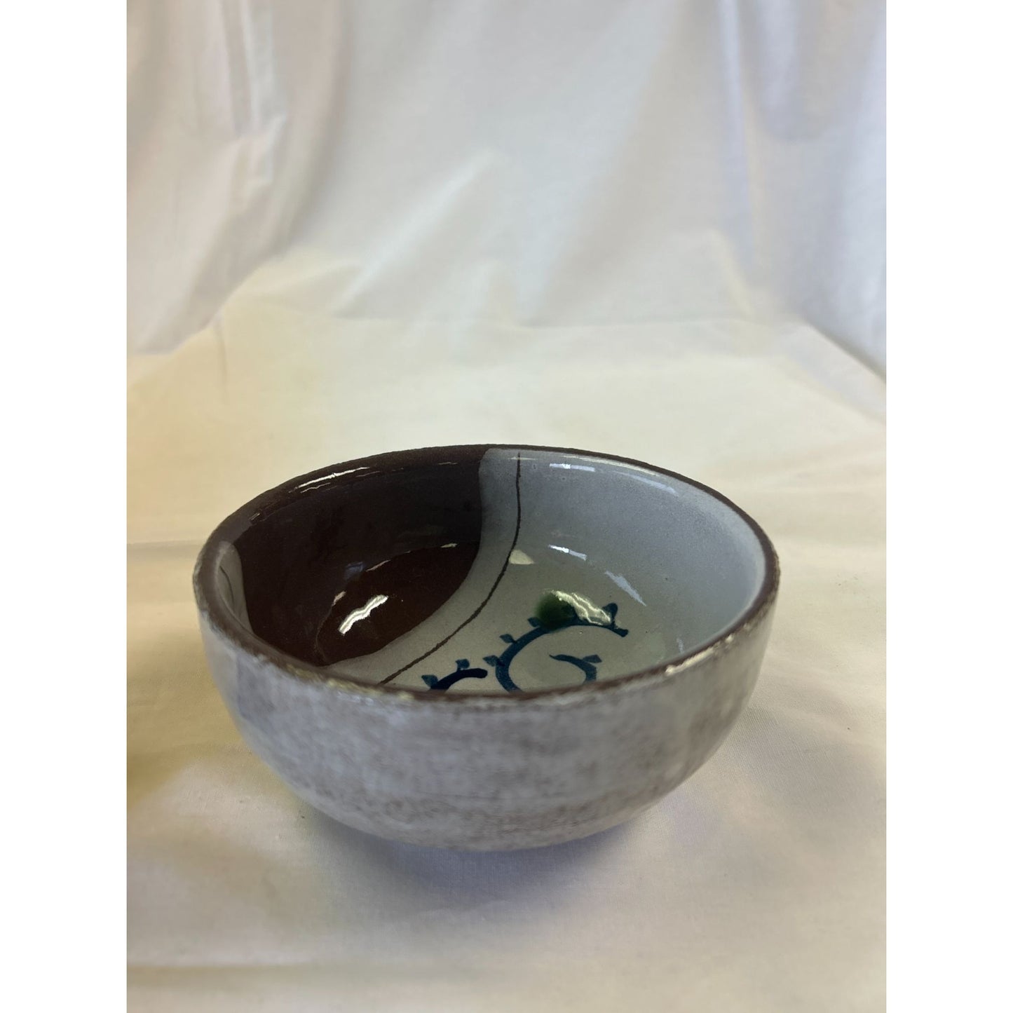 Handcrafted Ceramic Japanese Tea Bowl With Abstract Design & Glossy Finish - 4.5" Diameter