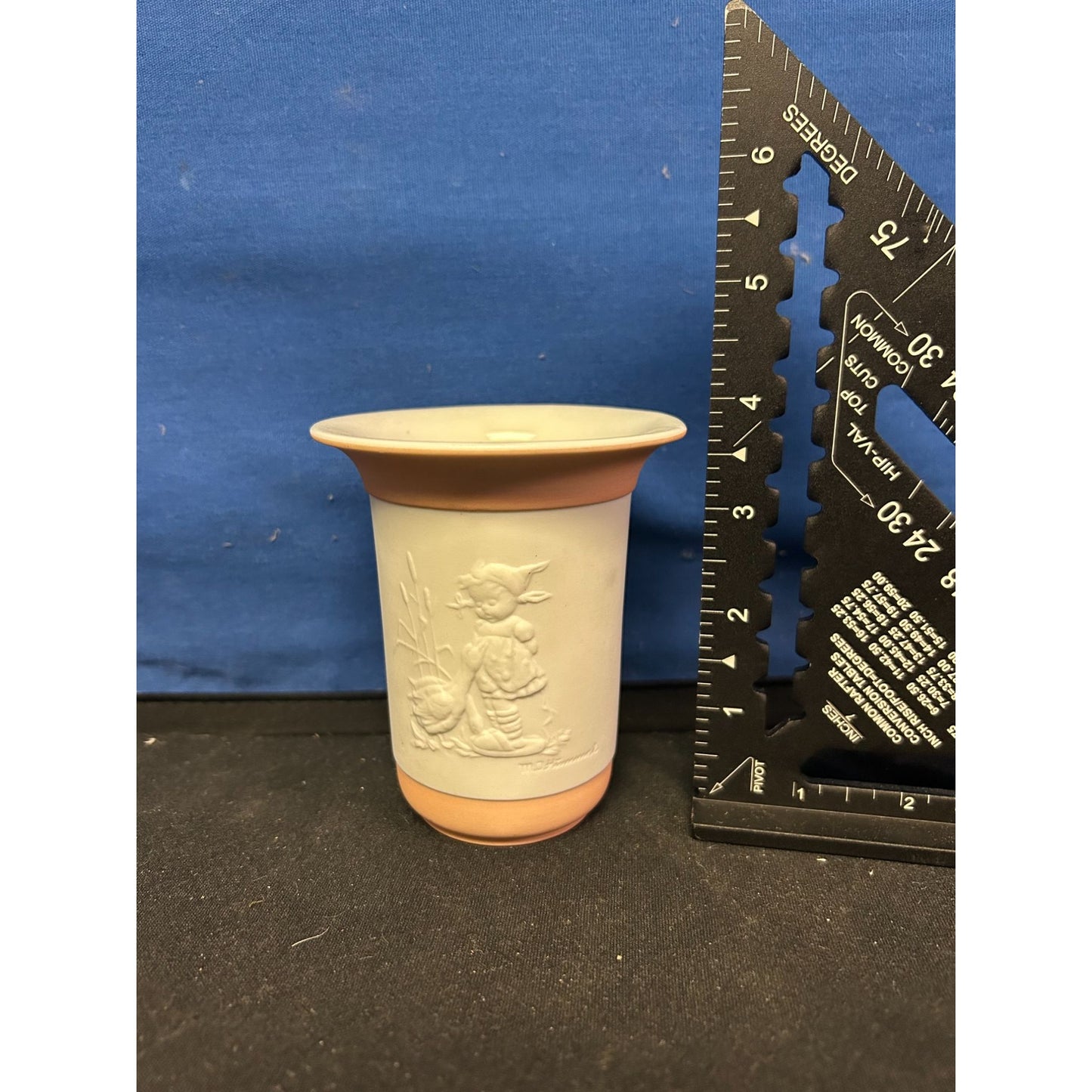 Goebel Hummel "Goose Girl" Vase Hummel 625 4" Tall Beige & Terracotta Ceramic Decorative