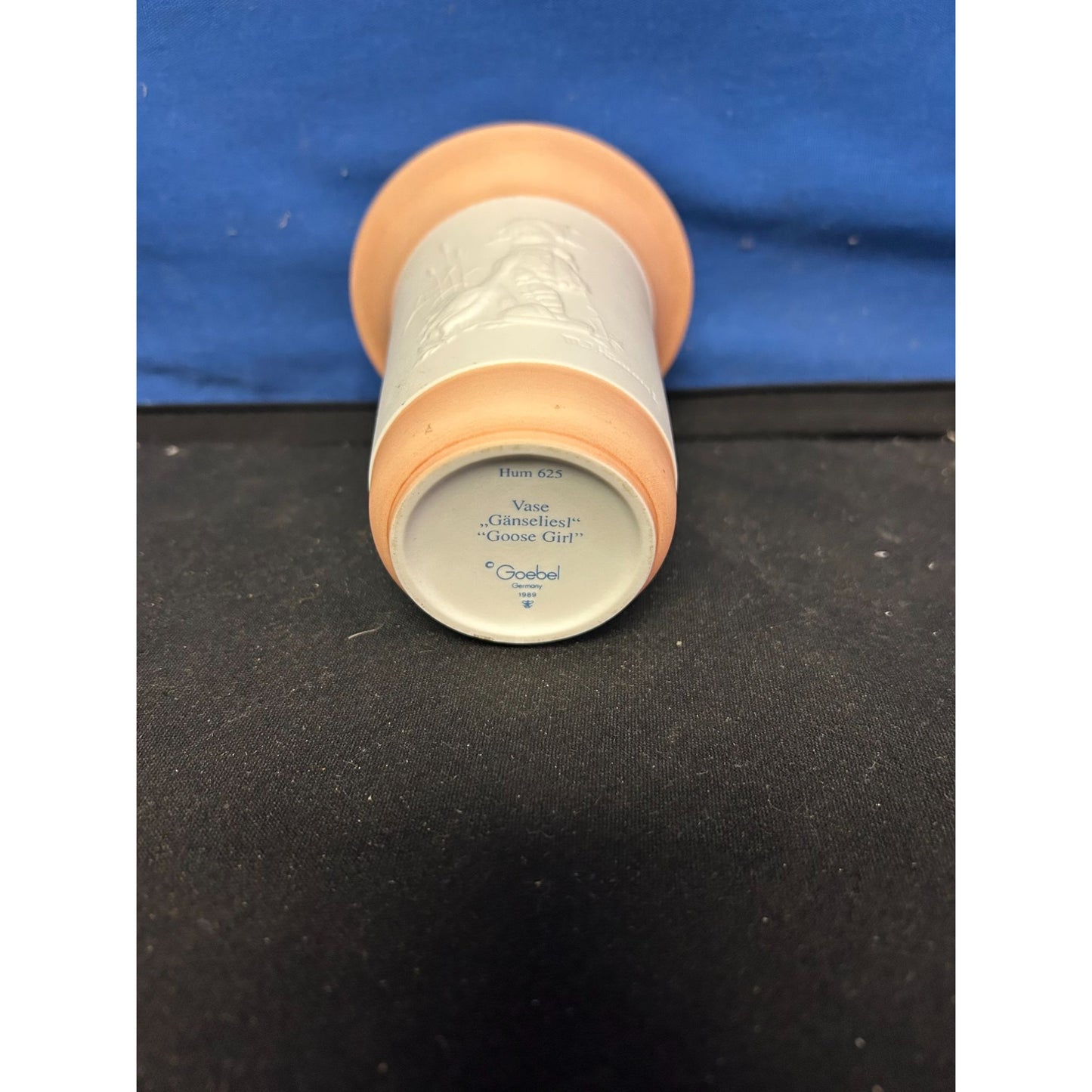 Goebel Hummel "Goose Girl" Vase Hummel 625 4" Tall Beige & Terracotta Ceramic Decorative